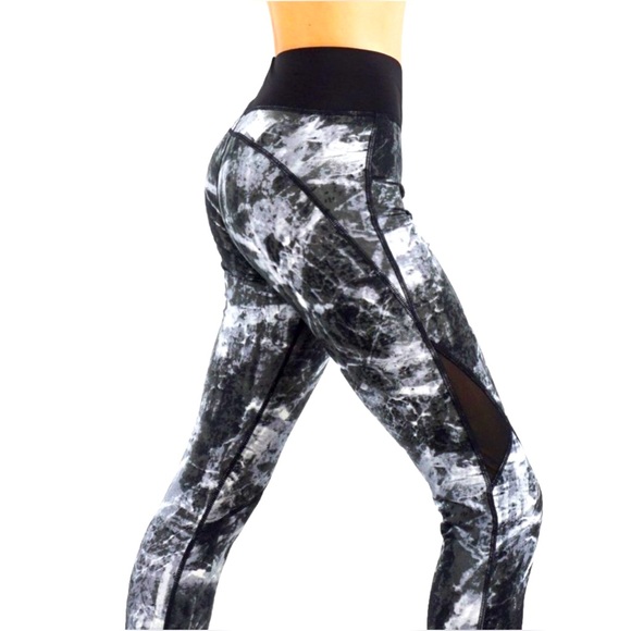 ❤️NWT❤️ Yoga/Workout Petite Women’s/Girls Leggings size XL with Mesh Cut Out❤️ - Picture 1 of 9